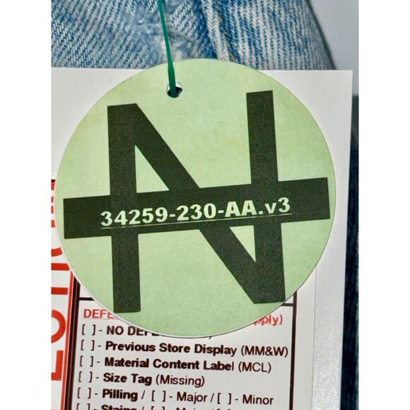 Abercrombie & Fitch Curve Love Mom Mid Rise Blue Denim Jean Shorts Womens 30 10 - Picture 6 of 6